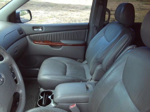 Used 2004 Toyota Sienna XLE image 17