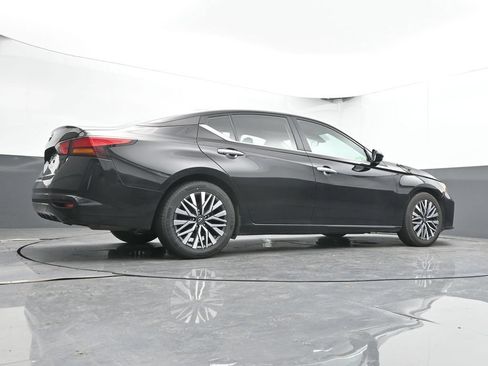 Used 2025 Nissan Altima 2.5 SV FWD image 43