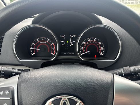 Used 2012 Toyota Highlander FWD w/ Tech Pkg image 19