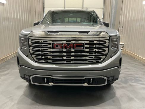 Used 2024 GMC Sierra 1500 Denali AWD/4WD image 2