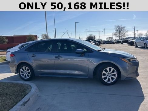 Used 2020 Toyota Corolla LE image 2