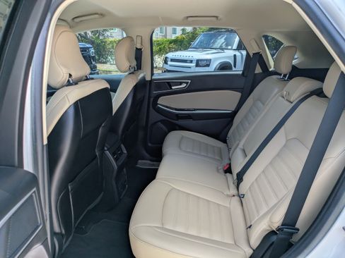 Used 2019 Ford Edge SEL w/ Equipment Group 201A FWD image 13