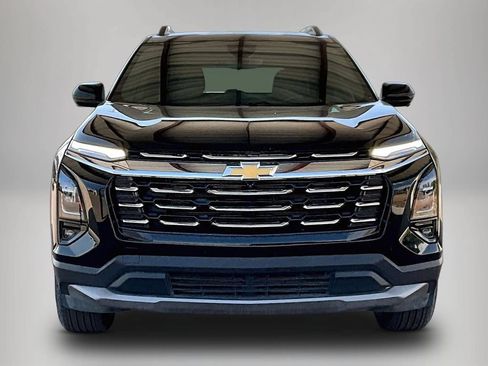 Used 2025 Chevrolet Equinox LT w/ Convenience Package II AWD/4WD image 2