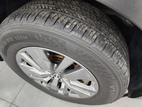 Used 2025 Nissan Pathfinder SV image 3