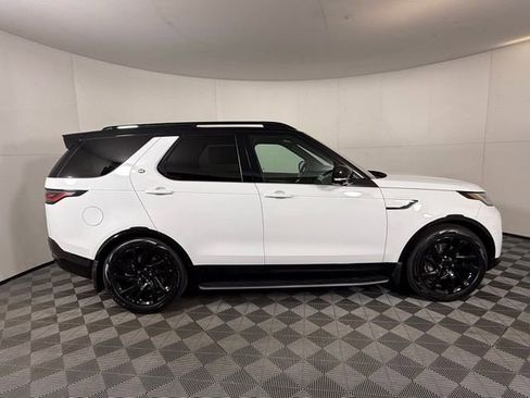 Used 2025 Land Rover Discovery Dynamic SE image 7