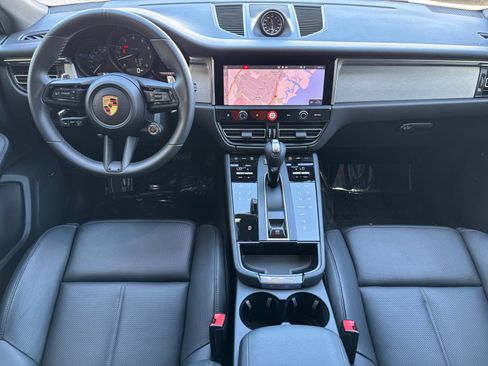 Certified 2026 Porsche Macan AWD/4WD image 6