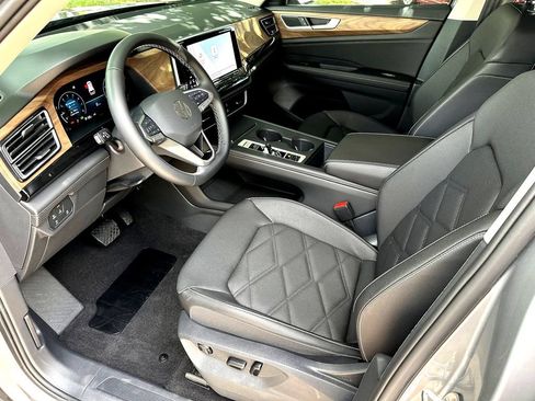 Certified 2026 Volkswagen Atlas SE FWD image 11