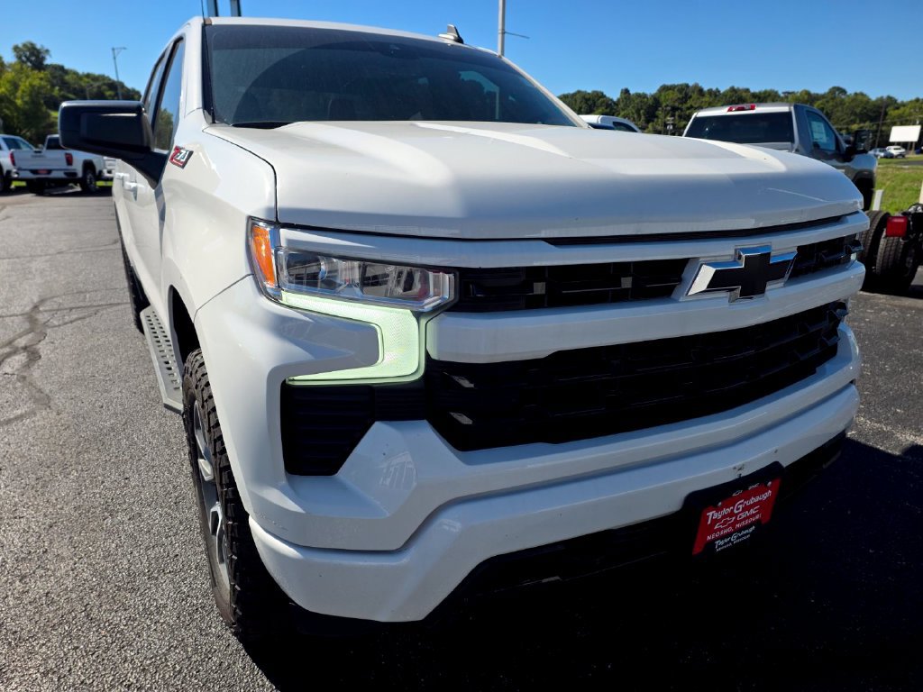 Used 2023 Chevrolet Silverado 1500 RST w/ Z71 Off-Road Package AWD/4WD image 12