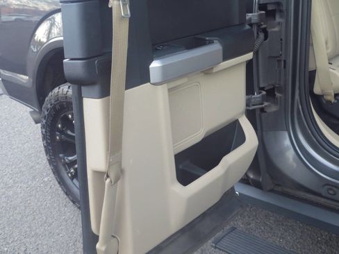 Used 2015 Ford F150 Lariat image 18