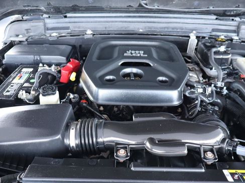 Used 2019 Jeep Wrangler Unlimited Sahara AWD/4WD image 41