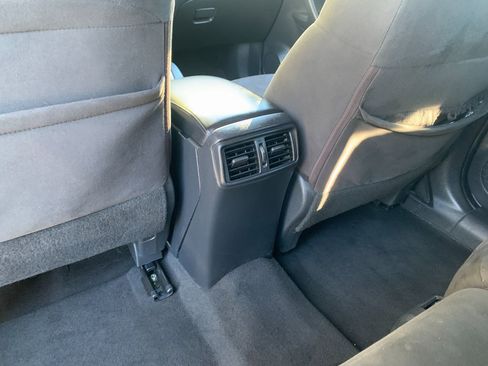 Used 2015 Nissan Rogue S image 23