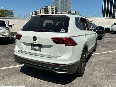 Used 2023 Volkswagen Tiguan SE FWD image 4