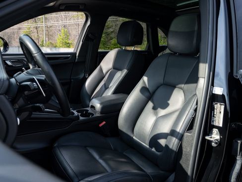 Used 2022 Porsche Macan Base w/ Premium Package Plus image 15