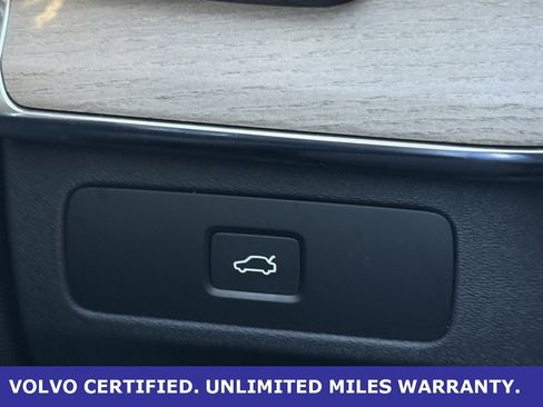 Certified 2025 Volvo XC90 B6 Plus image 19