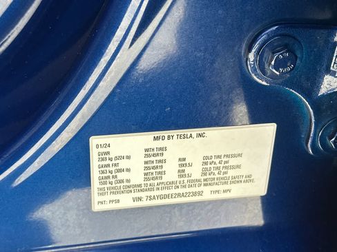Used 2024 Tesla Model Y Long Range AWD/4WD image 38