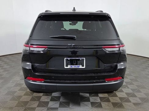 Used 2024 Jeep Grand Cherokee Limited w/ Black Appearance Package AWD/4WD image 8
