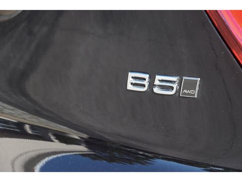 Certified 2025 Volvo XC40 B5 Core w/ Protection Package Premier image 28