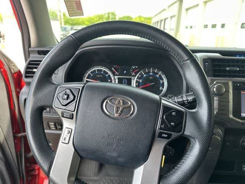 Used 2016 Toyota 4Runner SR5 AWD/4WD image 10