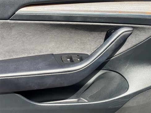 Used 2023 Tesla Model 3 Standard Range image 18