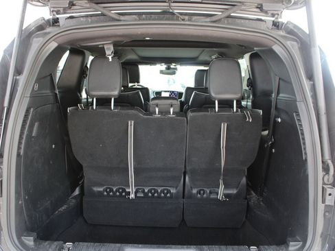 Used 2026 Chrysler Pacifica Limited FWD image 5