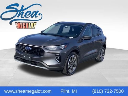 Used 2023 Ford Escape Platinum image 1
