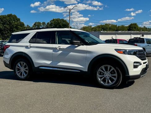 Used 2023 Ford Explorer XLT w/ Equipment Group 202A AWD/4WD image 2