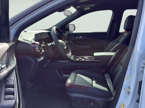 New 2026 Chevrolet Equinox RS w/ LPO, Floor Liner Package FWD image 20