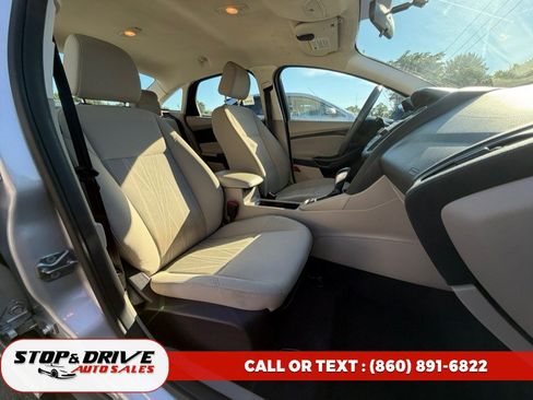 Used 2015 Ford Focus SE FWD image 15