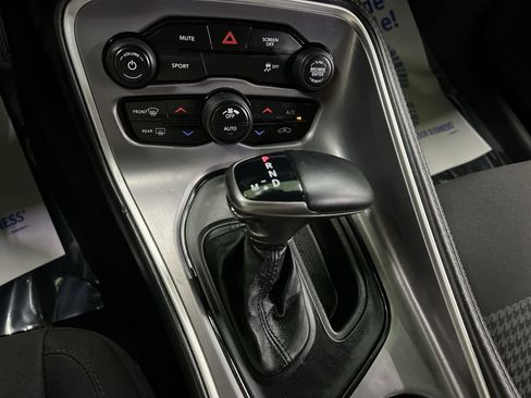 Used 2019 Dodge Challenger SXT image 24