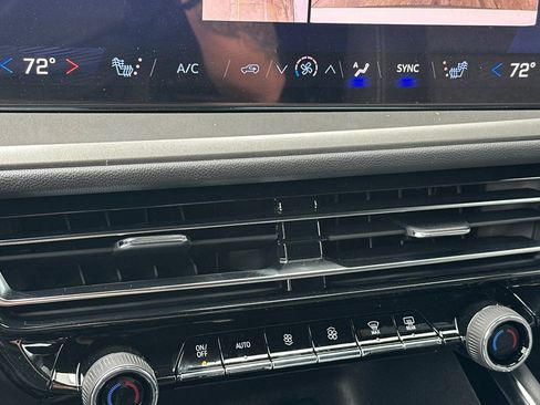 New 2025 Chevrolet Traverse LT w/ Enhanced Driving Package image 23