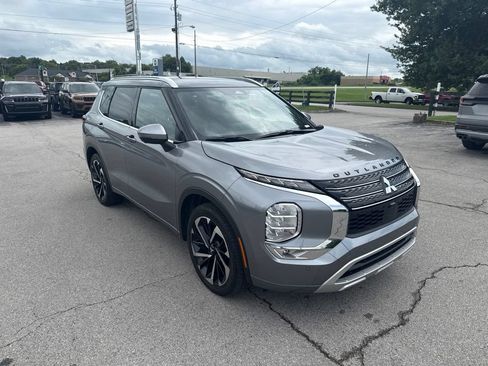 Used 2024 Mitsubishi Outlander SEL FWD image 2