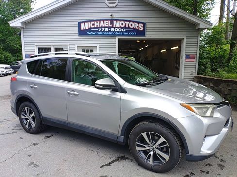 Used 2018 Toyota RAV4 XLE AWD/4WD image 6