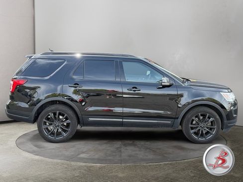 Used 2018 Ford Explorer XLT w/ Equipment Group 202A image 8