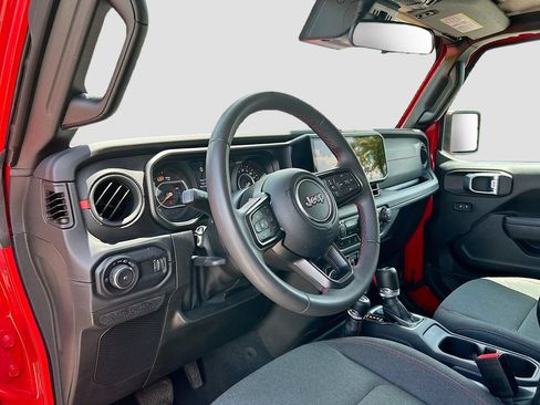 Used 2024 Jeep Wrangler Unlimited Rubicon AWD/4WD image 23