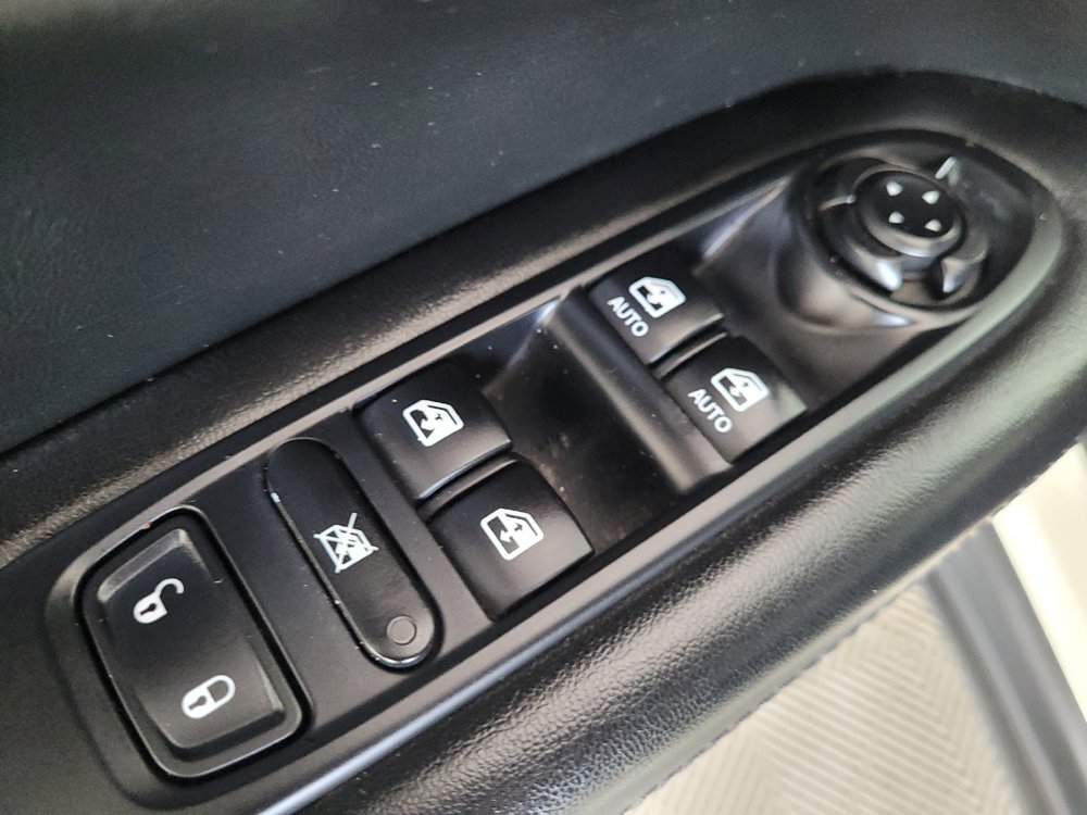 Used 2018 Jeep Compass Latitude w/ Popular Equipment Group FWD image 27