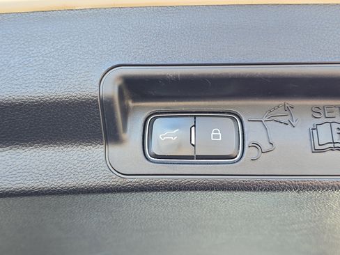 Certified 2021 Ford Explorer Platinum w/ Equipment Group 601A image 9