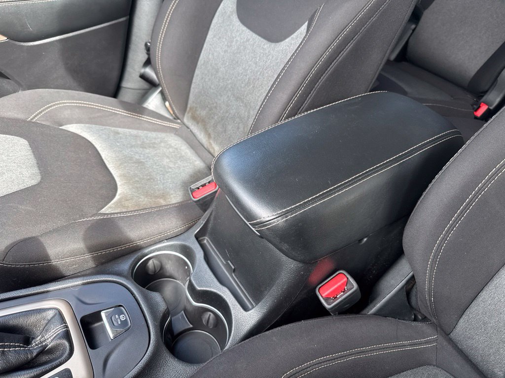 Used 2018 Jeep Cherokee Latitude w/ Cold Weather Group FWD image 22