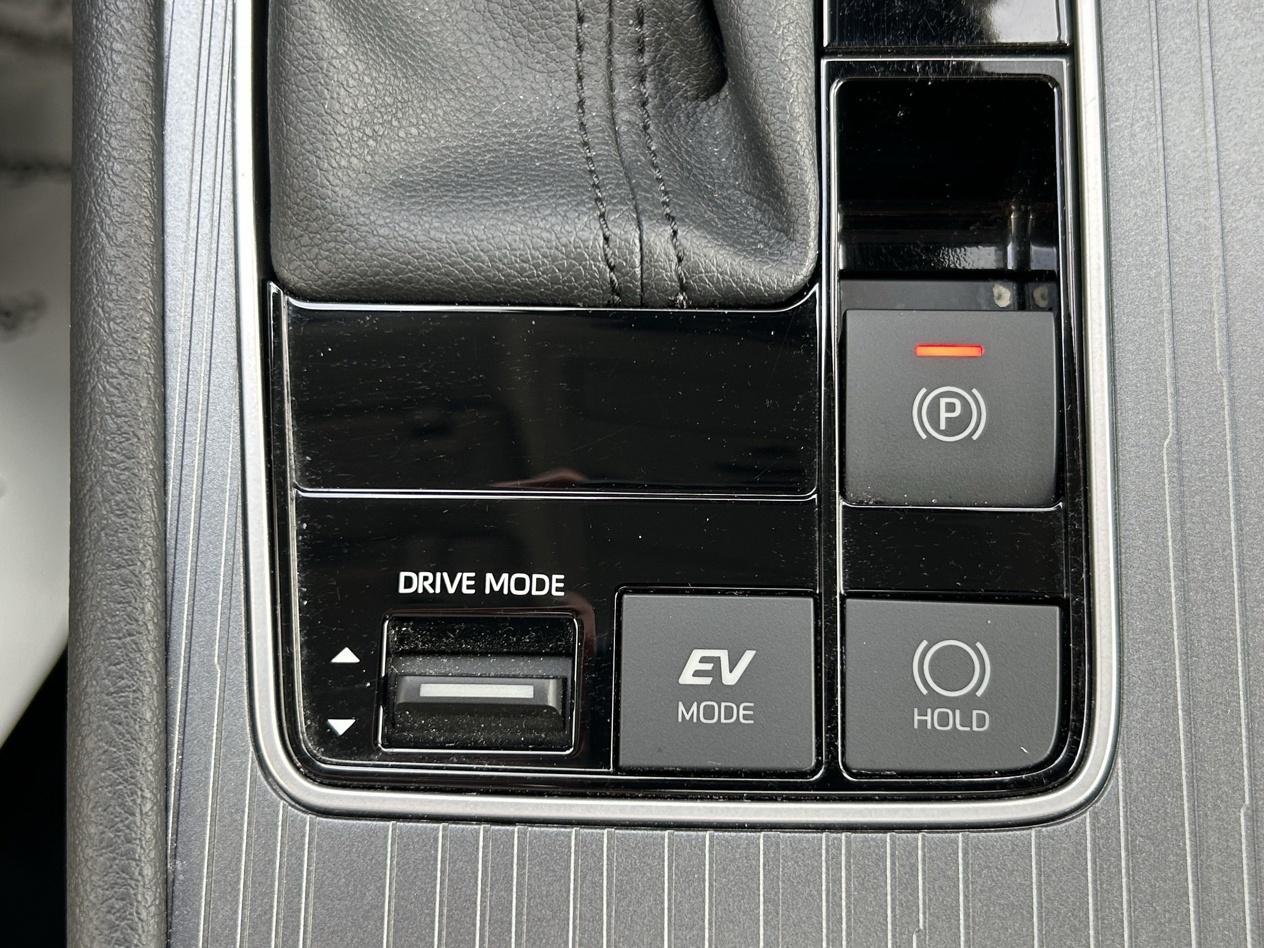 Certified 2025 Toyota Sienna XLE FWD image 37
