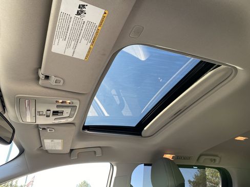 Used 2021 Toyota Sienna Limited image 63