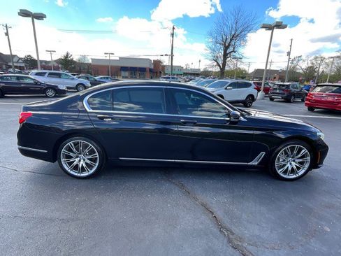 Used 2017 BMW 750i RWD image 7