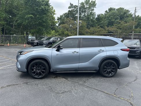 Used 2023 Toyota Highlander XLE FWD image 6