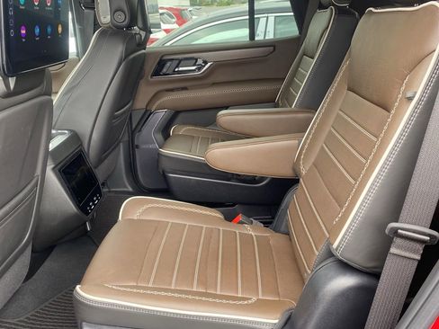 Used 2025 GMC Yukon Denali Ultimate AWD/4WD image 16