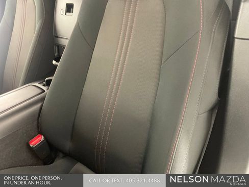 Used 2018 MAZDA MX-5 Miata Club RWD image 18