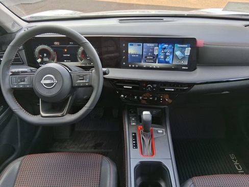 New 2026 Nissan Kicks SR w/ Cold Weather Package FWD image 23