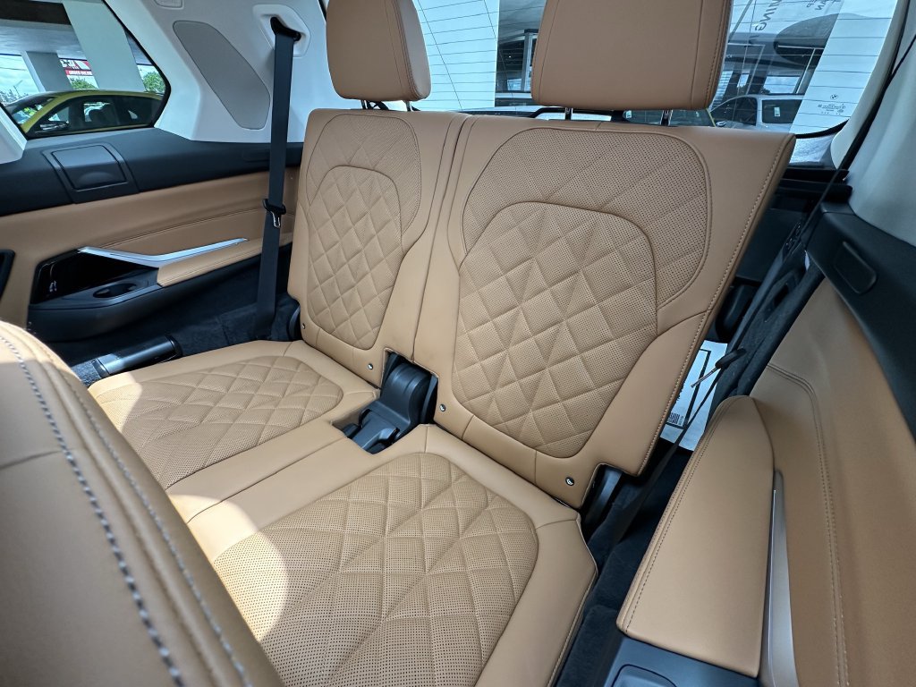 Used 2024 BMW X7 xDrive40i AWD/4WD image 21