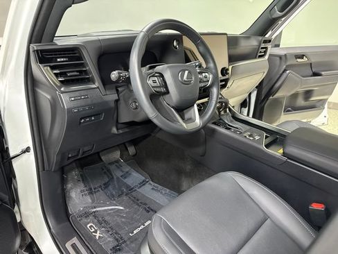 Used 2025 Lexus GX 550 w/ Accessory Package (Z1) AWD/4WD image 15