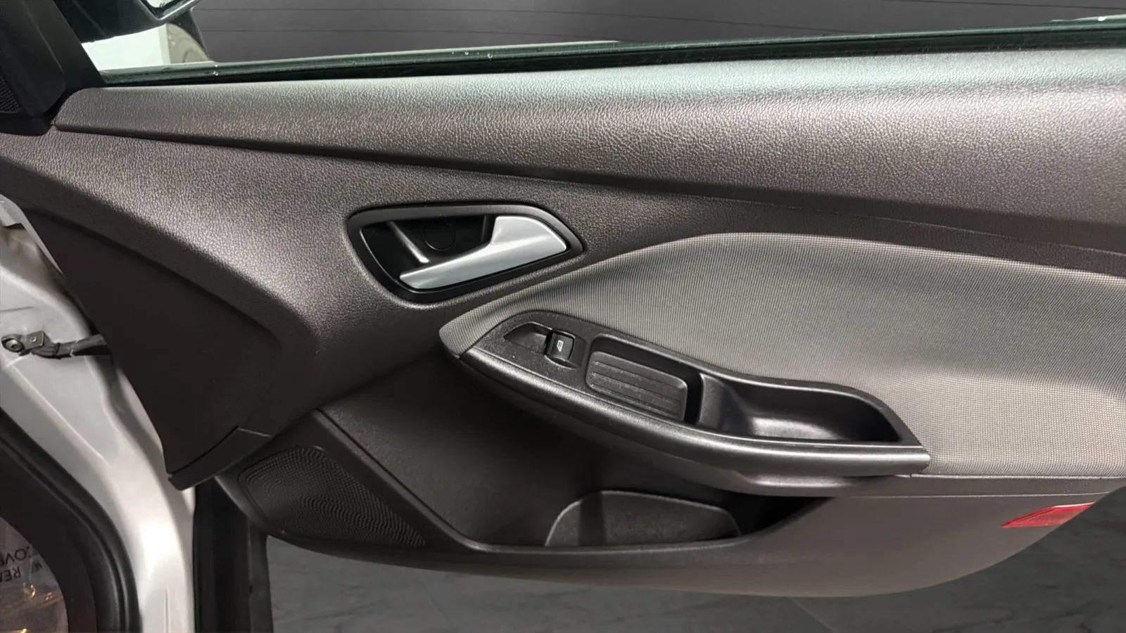 Used 2013 Ford Focus SE FWD image 16