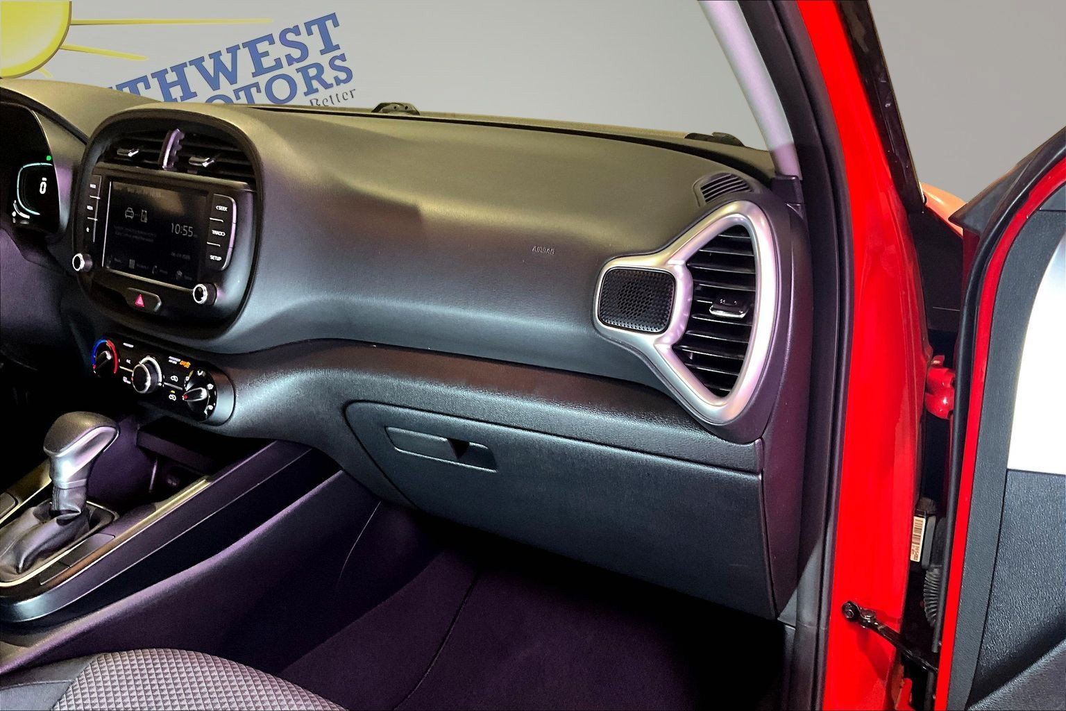 Used 2025 Kia Soul LX w/ LX Technology Package FWD image 25