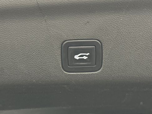 Used 2022 Chevrolet Tahoe Premier AWD/4WD image 16