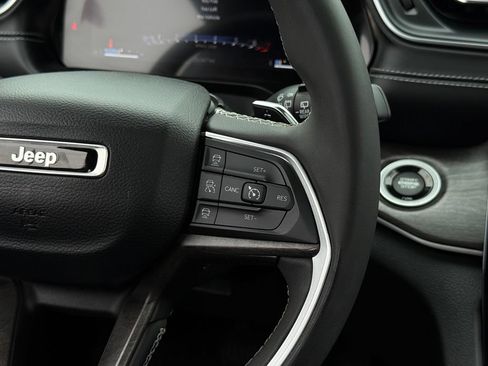 Used 2023 Jeep Grand Cherokee Limited AWD/4WD image 11